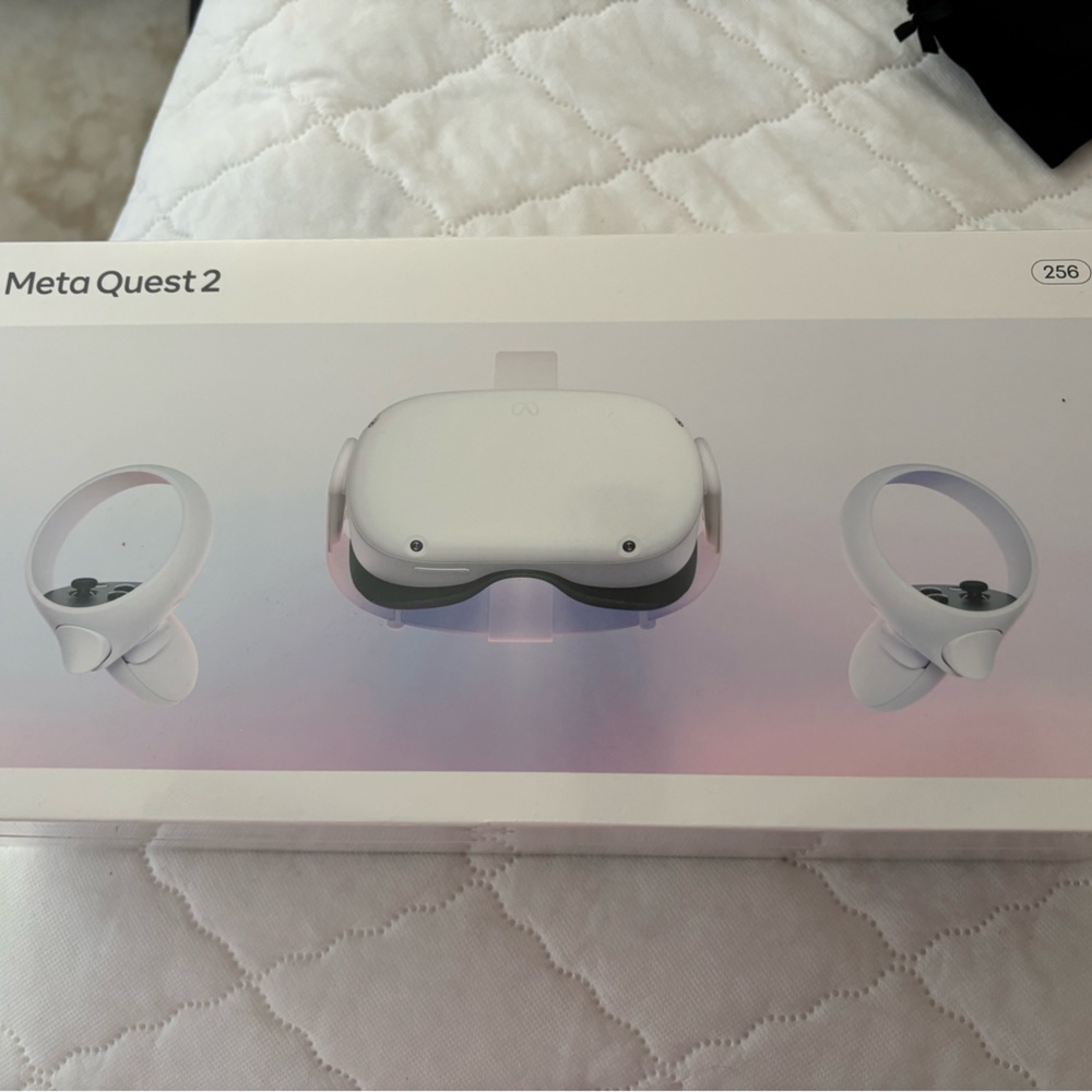 Quest 2 Standalone VR Headset - White